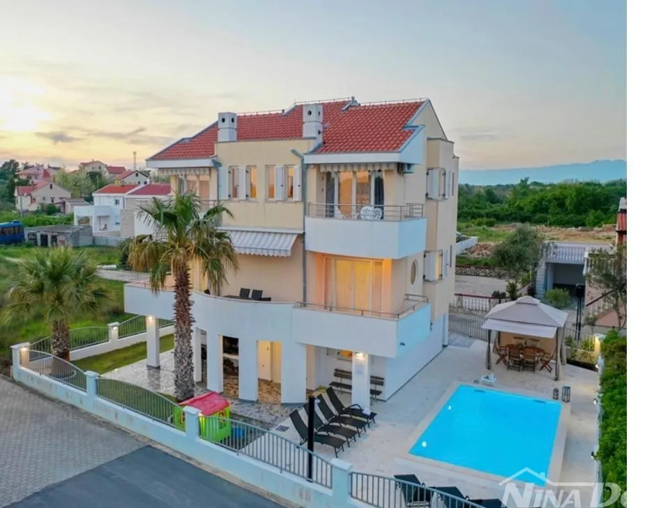 apartmanska kuća - 150 m od mora - 3 apartmana - slika 2