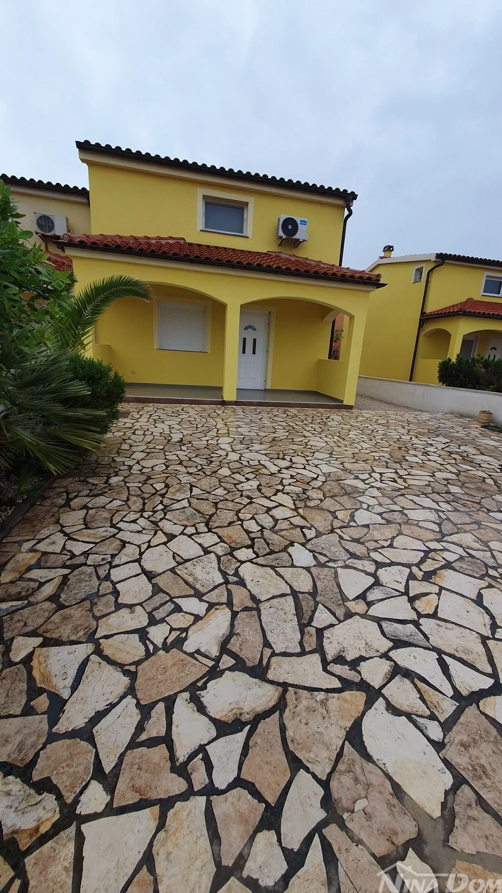 blizina mora i plaže , kuća u nizu s lijepom okućnicom - slika 4