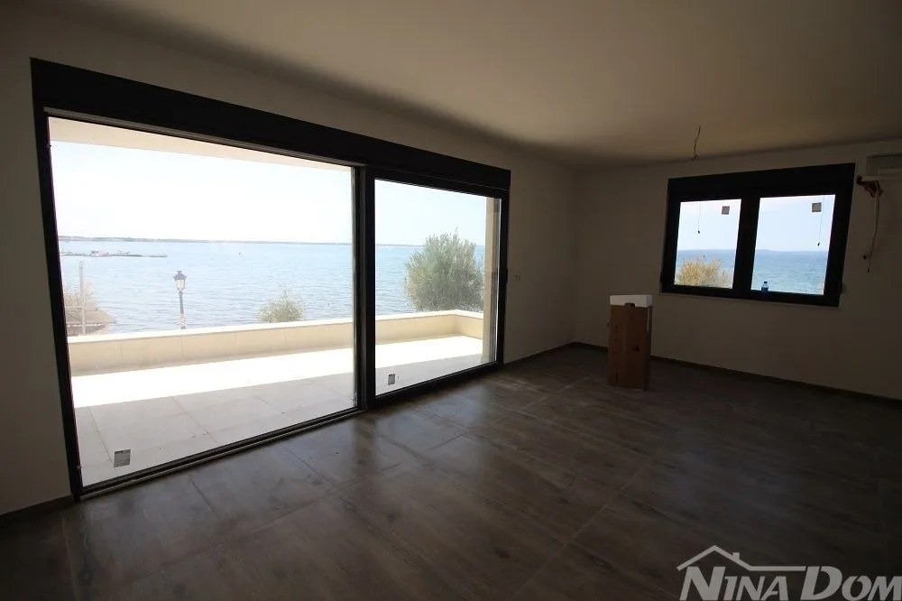 apartmani prvi red do mora južna strana - slika 20