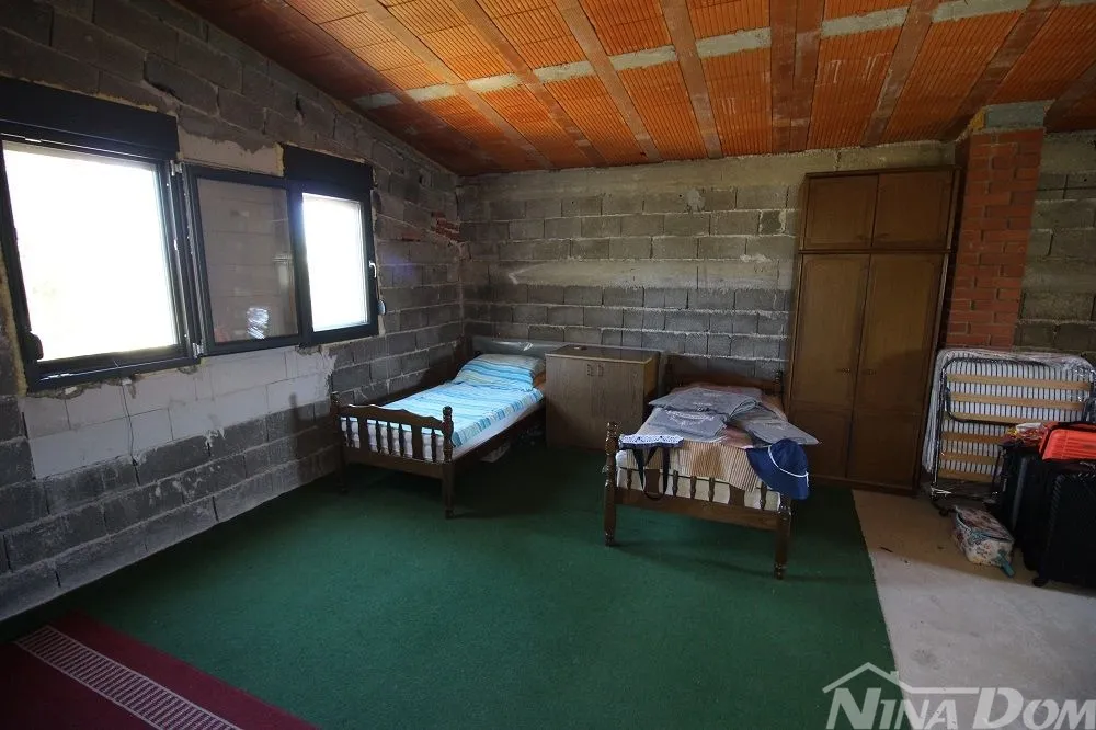 samostojeća nekretnina s prostranom okućnicom - slika 12