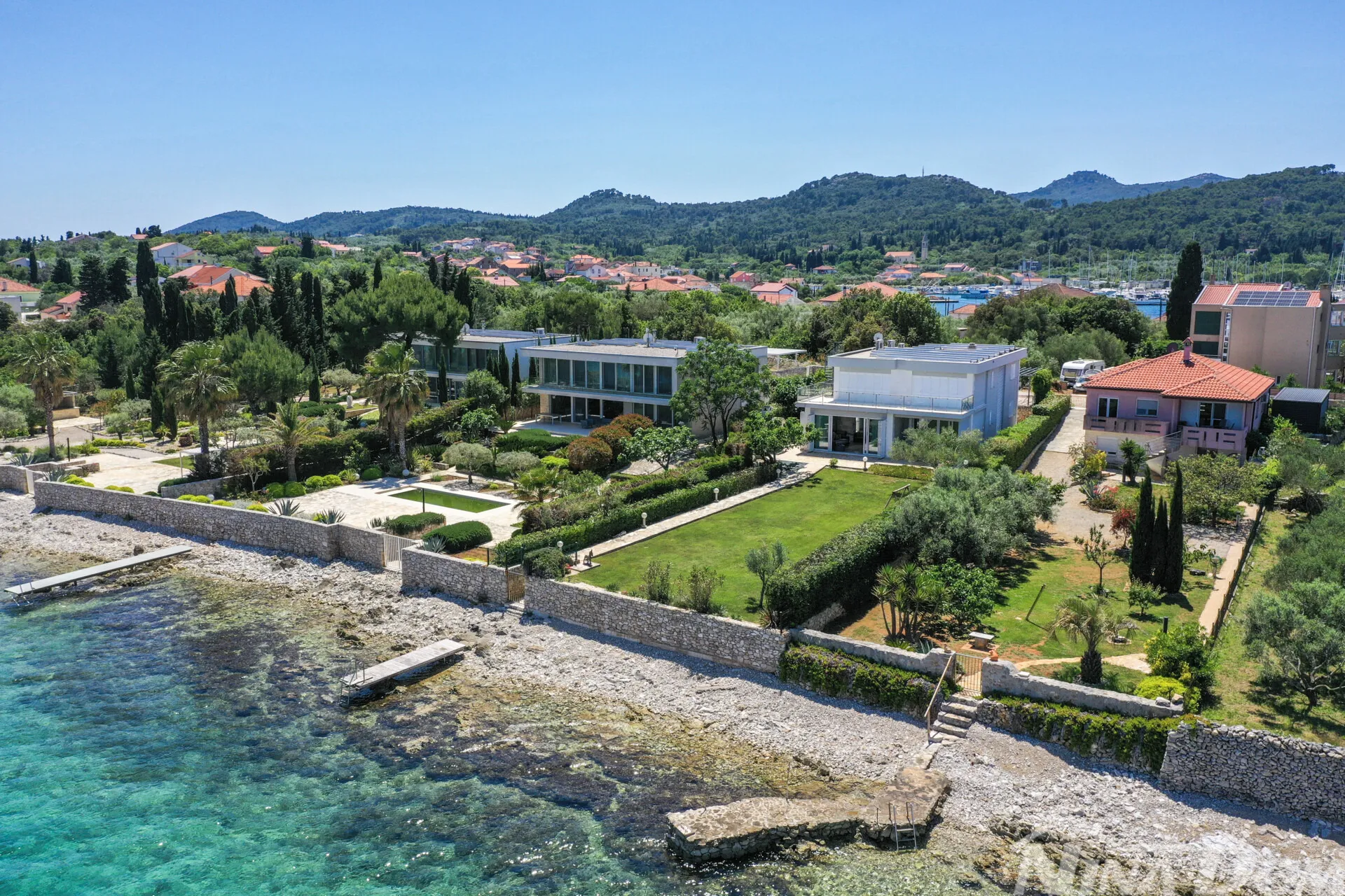 luksuzna villa u 1. redu do mora – sutomišćica, otok ugljan - slika 14