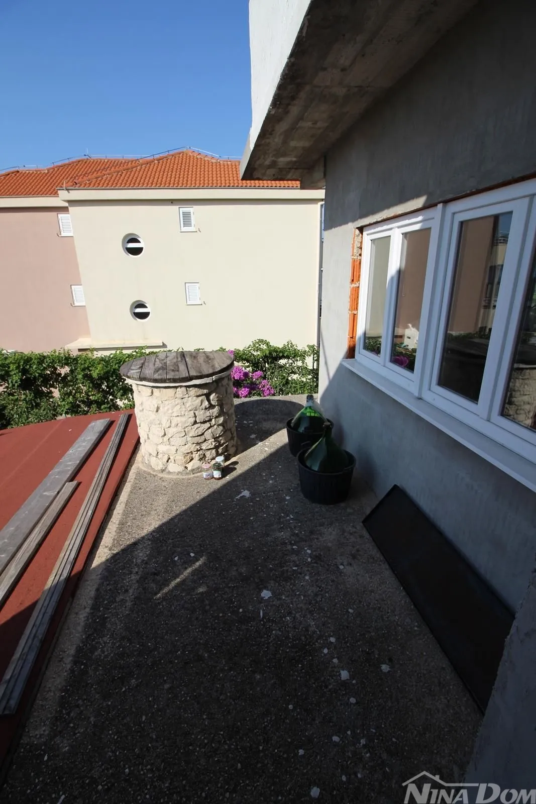 kuća sa velikim dvorištem sukošanu - slika 4