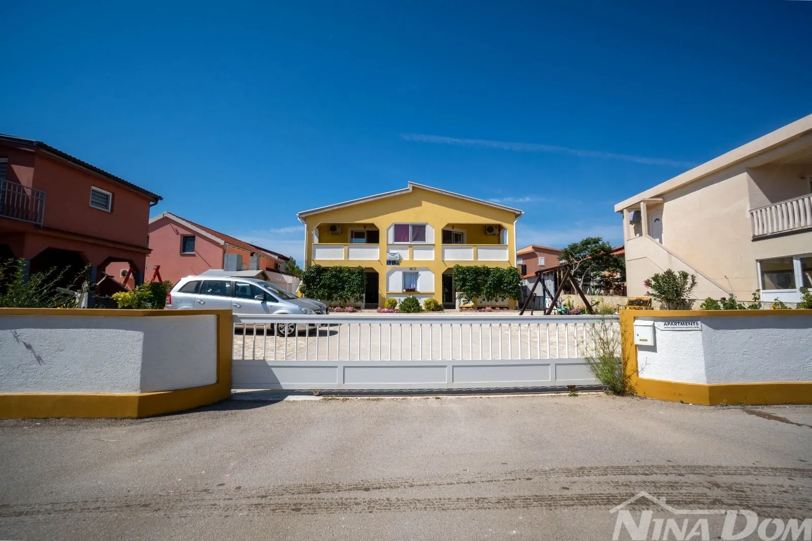 apartmanska kuća s prostranom okućnicom. - slika 31