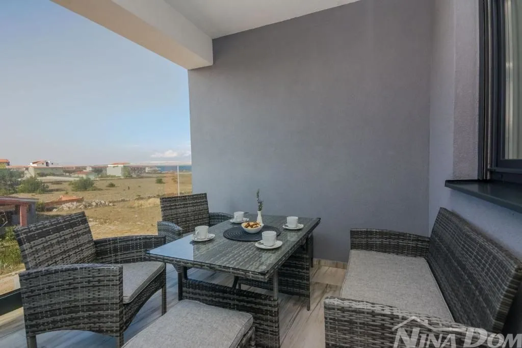apartmanska kuća 150 metara do mora - slika 18