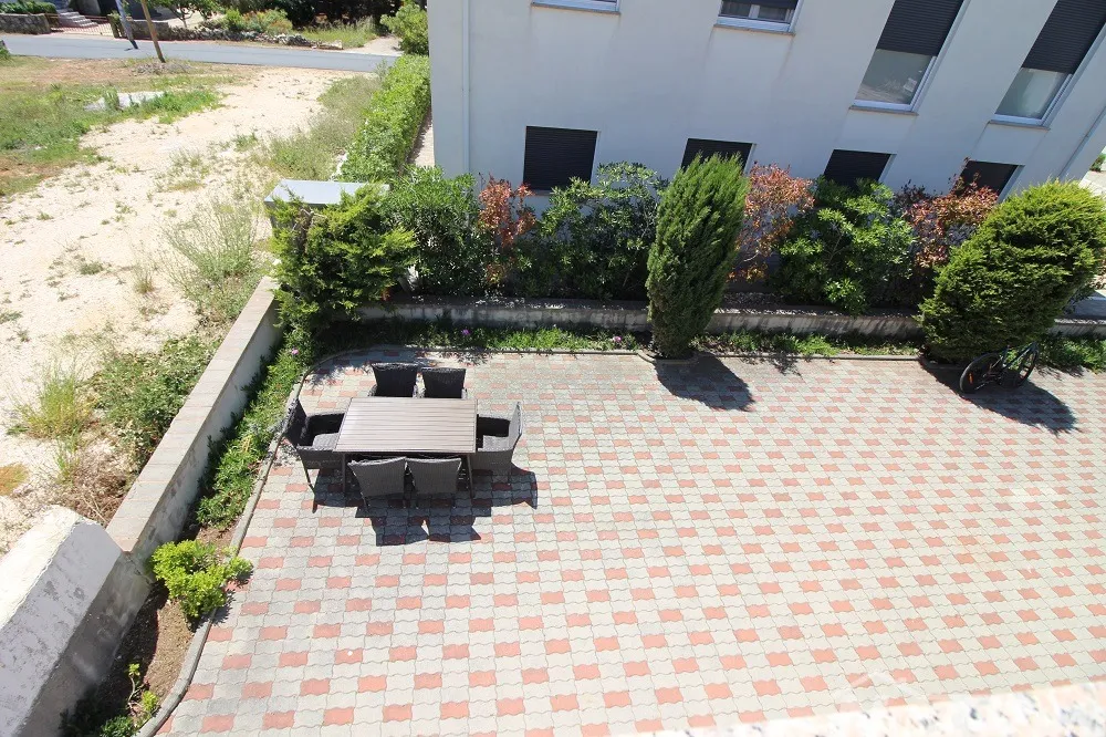 apartman na viru – 280m od plaže, uređen i useljiv! - slika 2