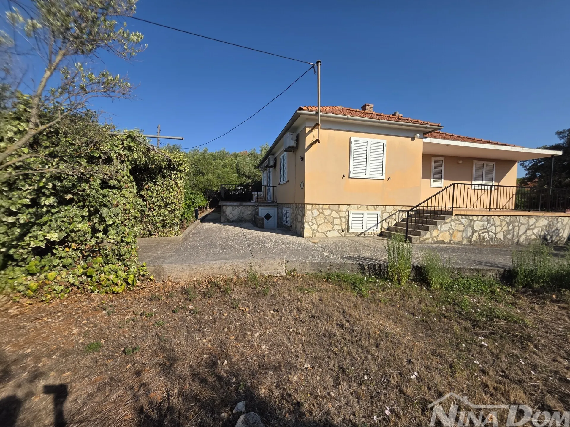 samostojeća kuća u srcu ugljana – 50m od centra, 200m od mora! - slika 2