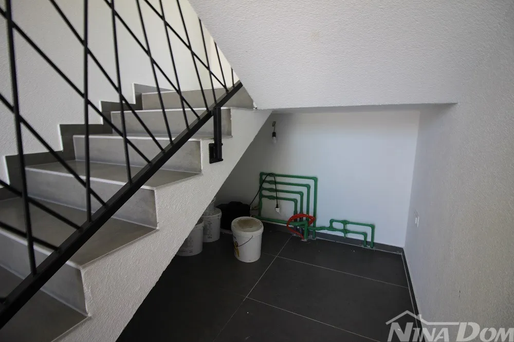 novogradnja s pogledom na more – 76 m² u srcu vira! - slika 11