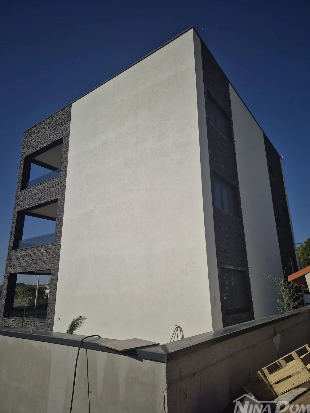 novogradnja, lijepo uređeni apartmani južna strana - slika 3
