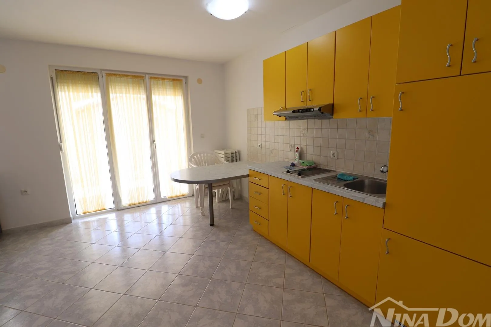 samostojeća kuća s bazenom- vrsi dalmacija - slika 11