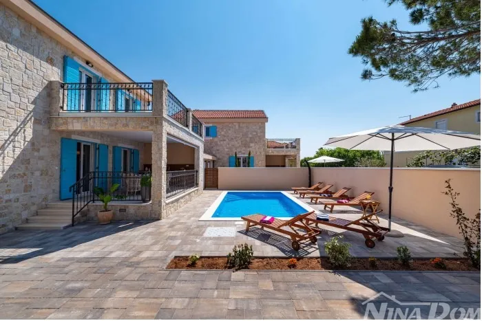 luksuzna kamena villa s bazenom - privlaka, 200 metara od mora - slika 3