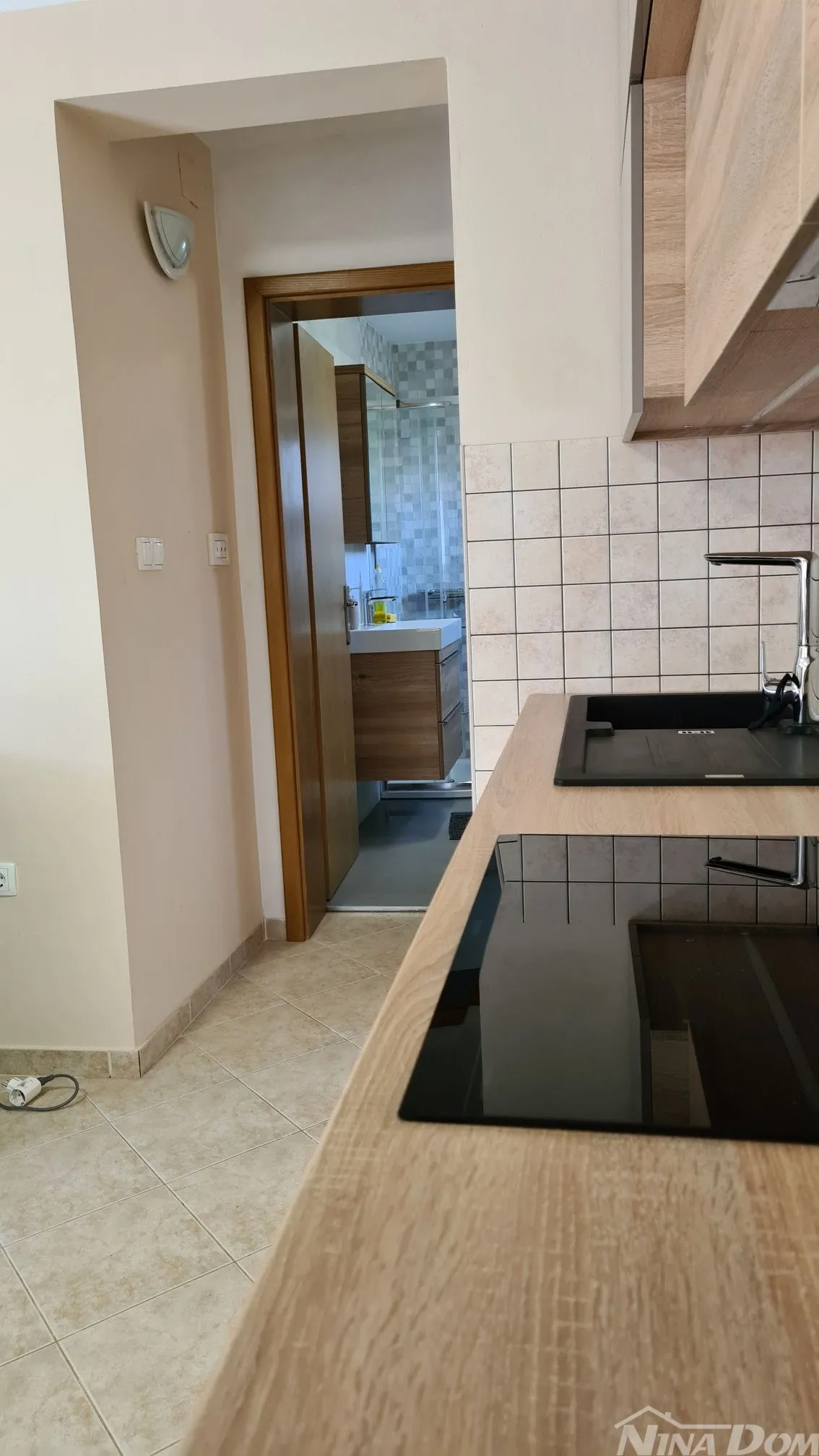 južna strana otoka vira 300 metara od plaže jadro - slika 23