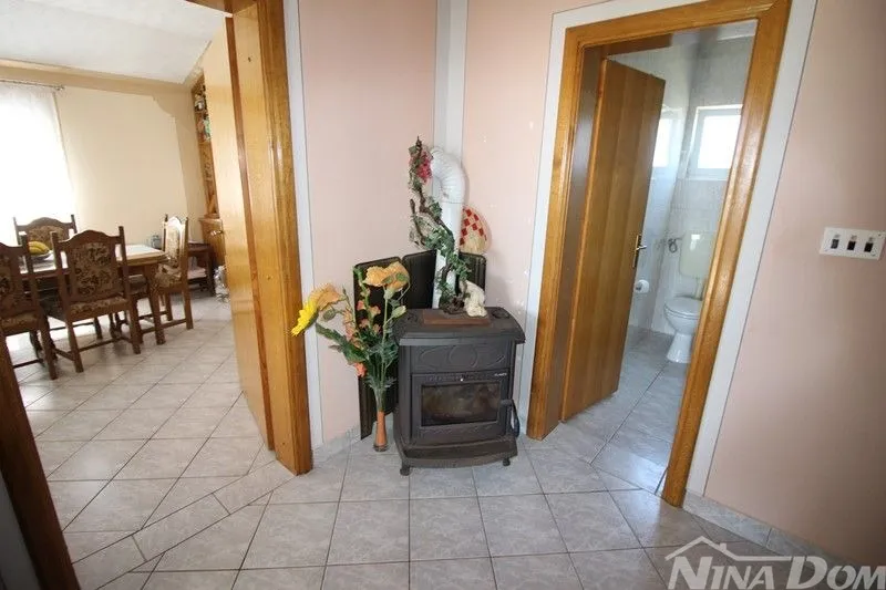 lijepo uređena nekretnina, s dva stana , garaža s okućnicom - slika 25