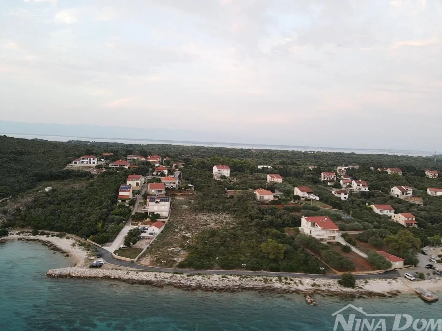 otok ugljan guduće drugi red od mora - slika 6