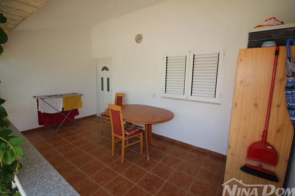 kuća u nizu, s dva stana od mora i plaže 60 metara. - slika 14