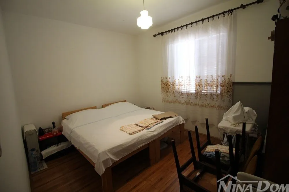 prizemnica blizu mora s velikom okućnicom. - slika 8