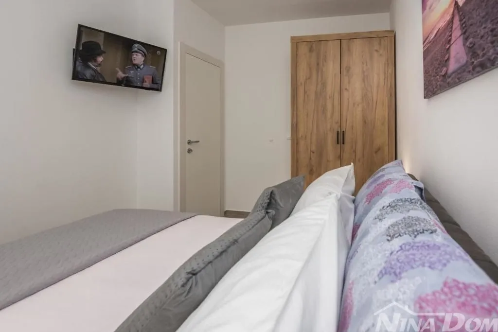 apartmanska kuća 150 metara do mora - slika 8