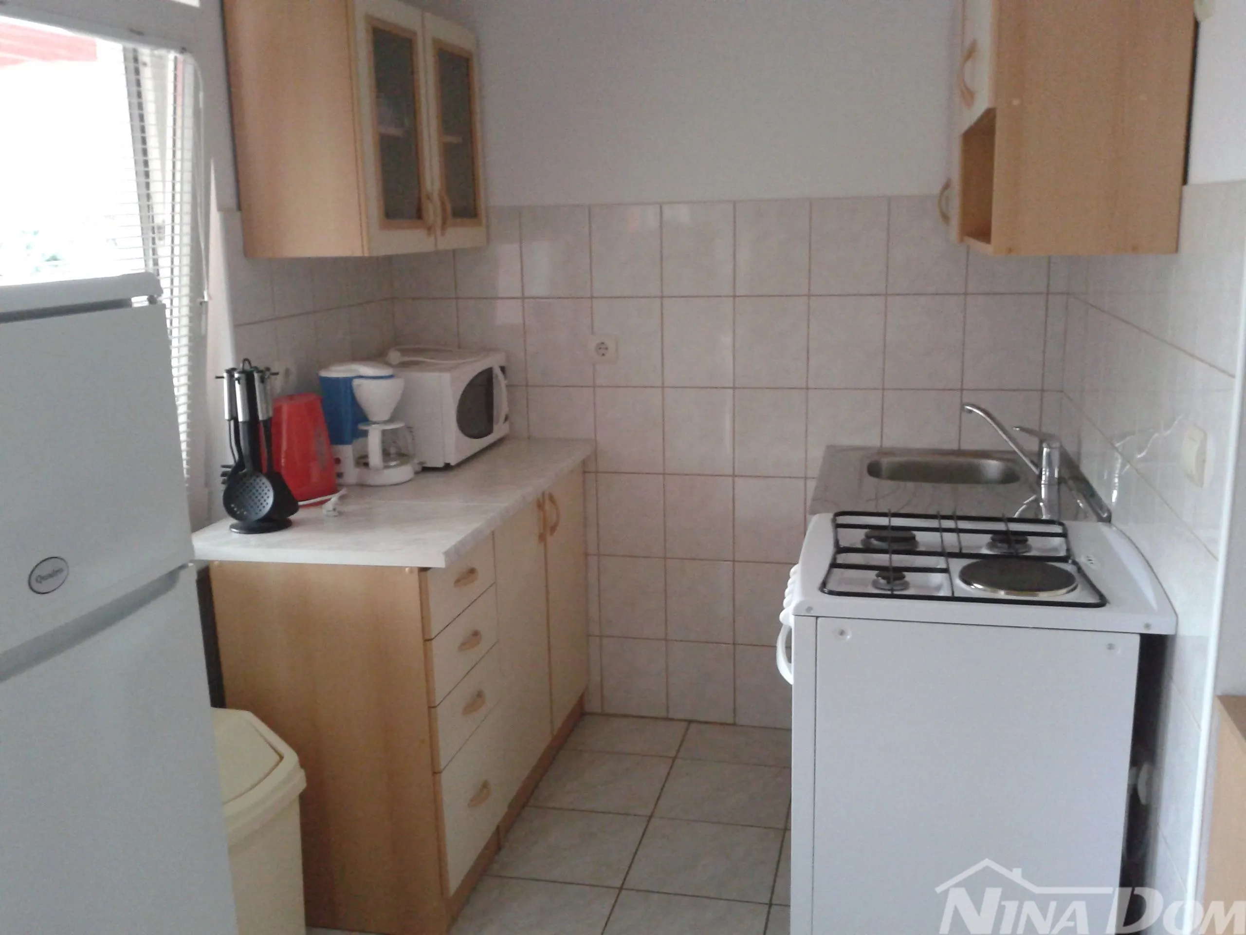 apartmanska kuća 50 metara do mora. - slika 14