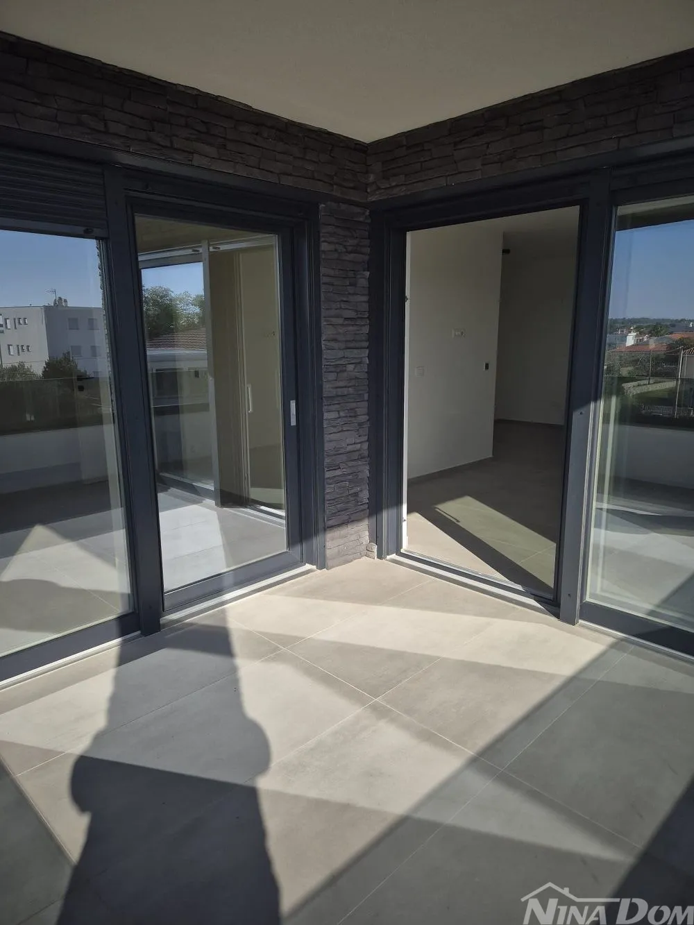 novogradnja, lijepo uređeni apartmani južna strana - slika 16