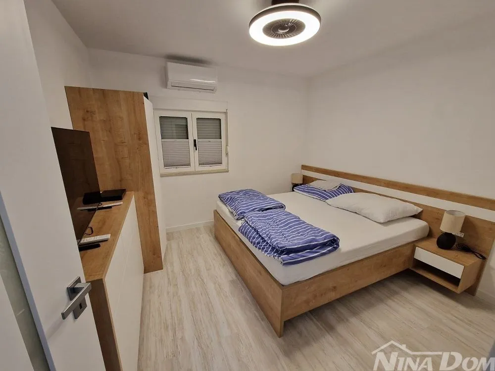 nekretnina s velikom okućnicom,teniskim terenom,bazenom, 45 m od mora - slika 21