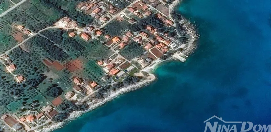 Ugljan zemljište drugi red od mora 2576 m2 - Ugljan, Preko
