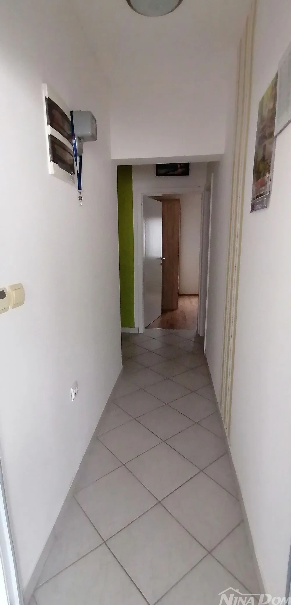 prizemlje kuće s dijelom dvorišta, južna strana 400 met. do mora - slika 14