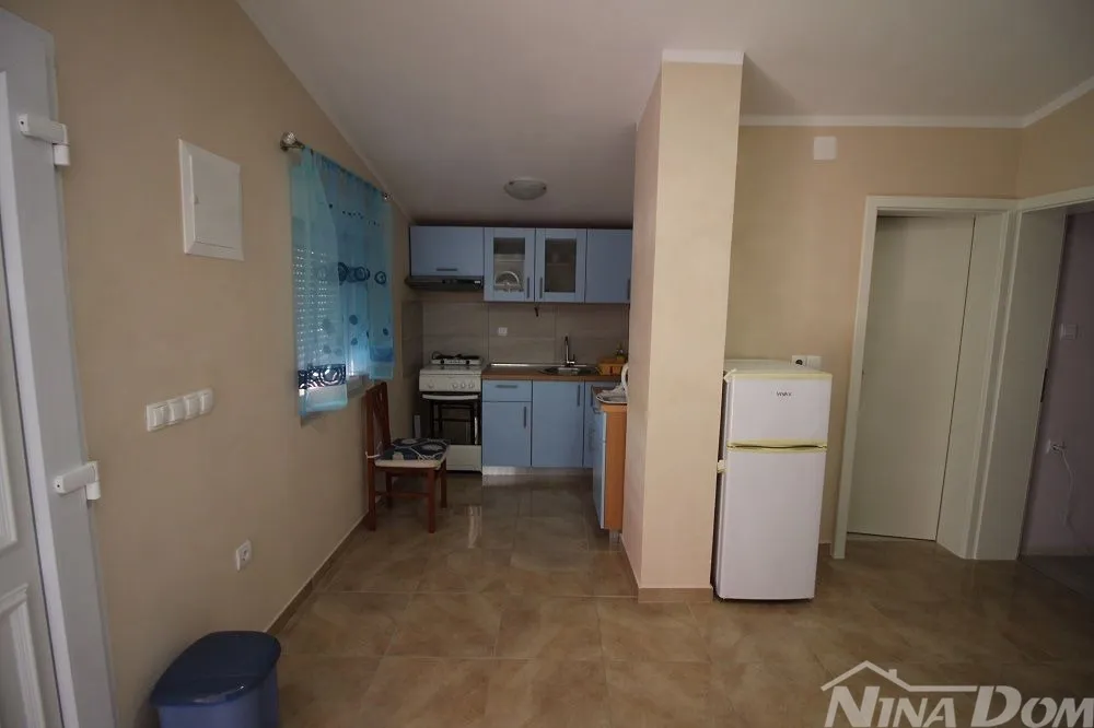 samostojeća kuća južna strana s dva apartmana - slika 13