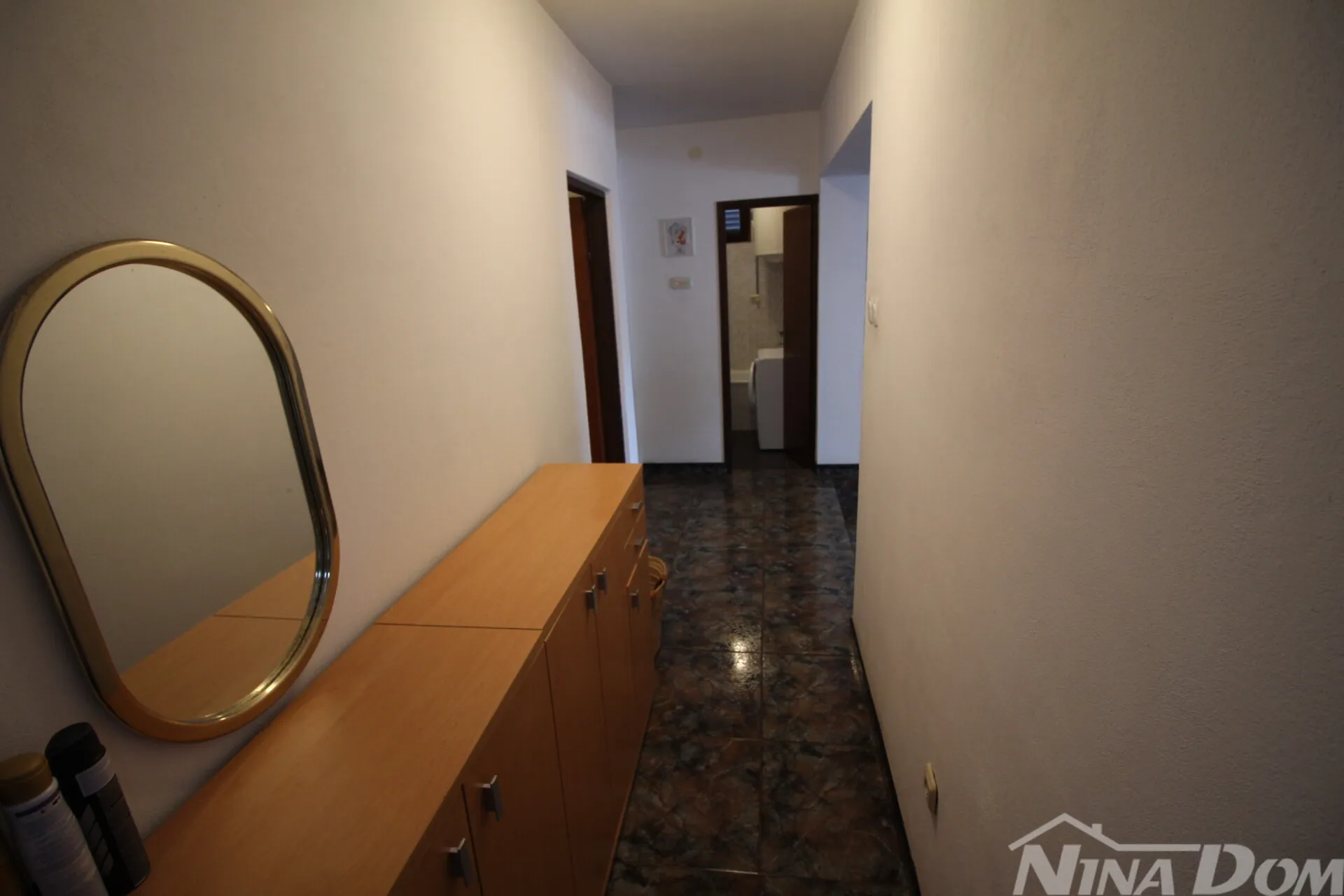 visoko prizemnica s prostranom okućnicom, 100 metara do mora. - slika 10
