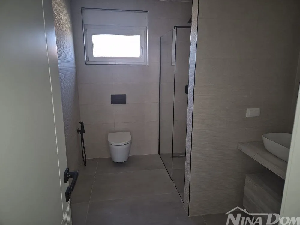 novogradnja, lijepo uređeni apartmani južna strana - slika 11