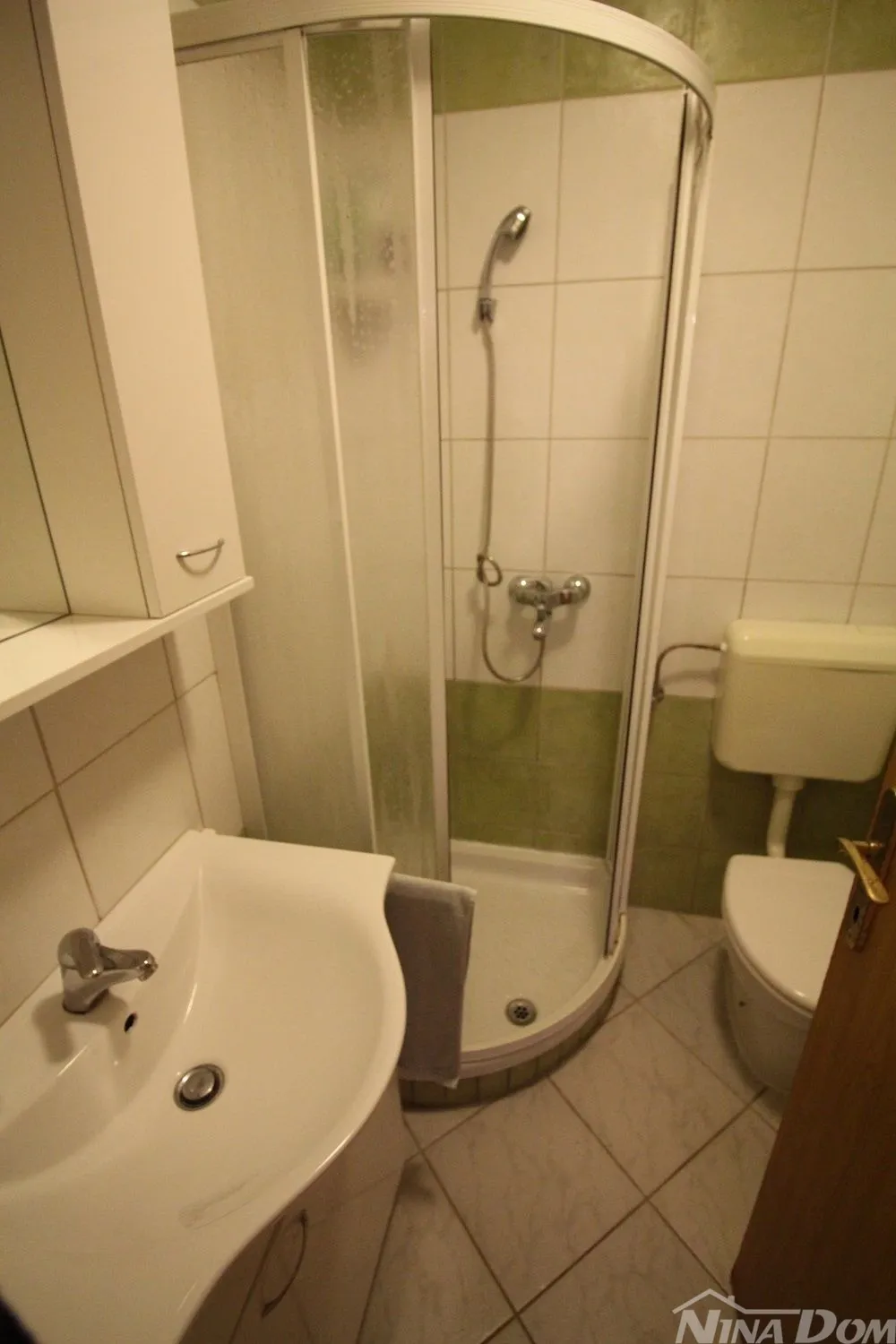 apartmanska kuća s 4 apartmana i građevinskom parcelom 60 met.do mora. - slika 24