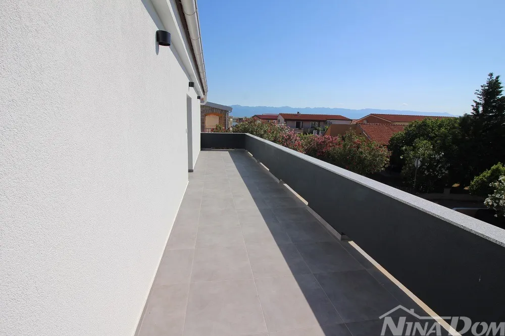 apartman 80 metara od mora – 1 kat s garažom - slika 3