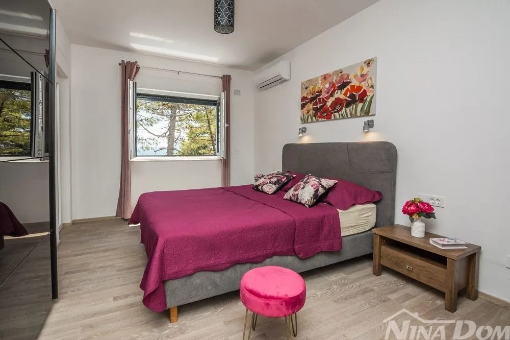 villa u blizini centra, opremljena s bazenom i krovnom, terasom - slika 19