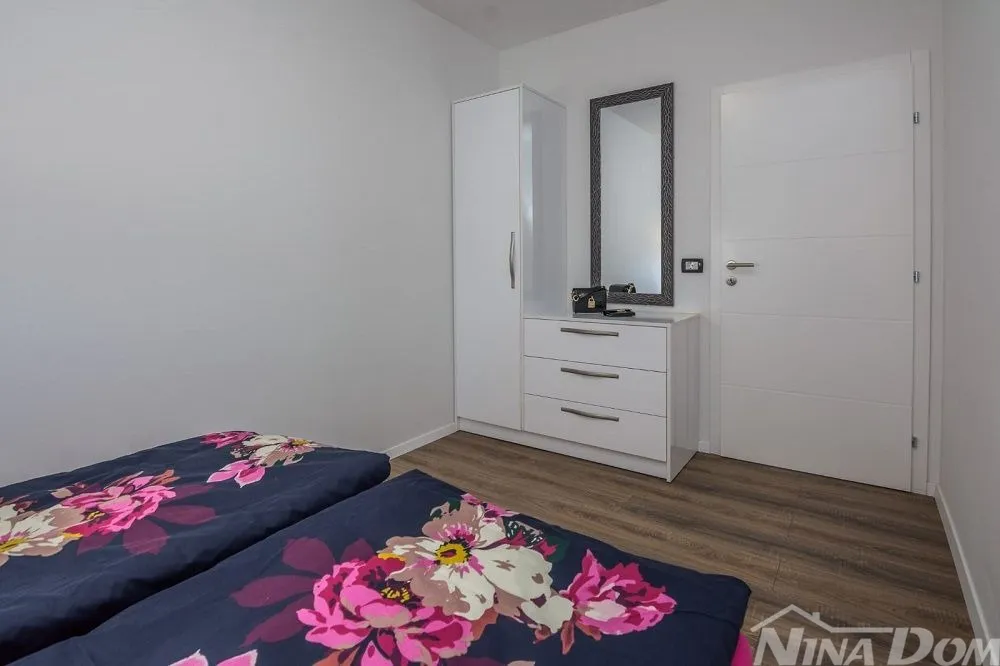 samostojeća nekretnina s bazenom 400 met. do mora. - slika 17