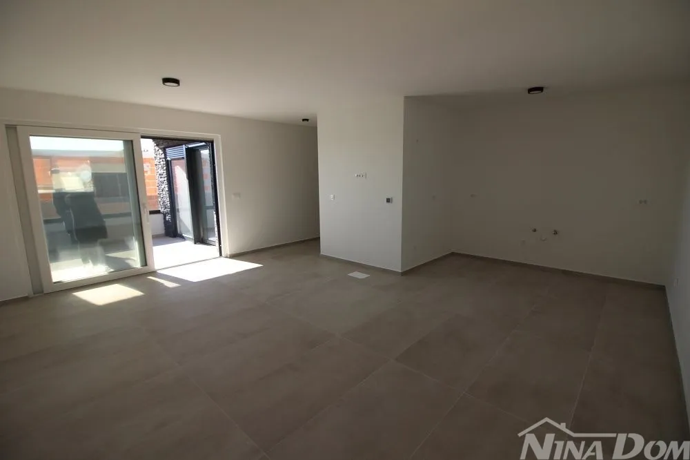 novogradnja, lijepo uređeni apartmani južna strana - slika 4