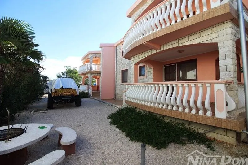 apartmanska kuća 4 stambene jedinice - slika 23
