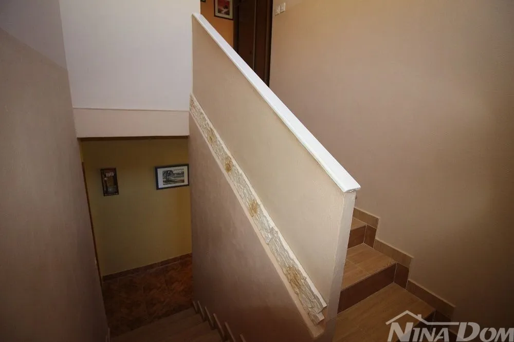 obiteljska nekretnina južna strana 350m. do mora. - slika 11