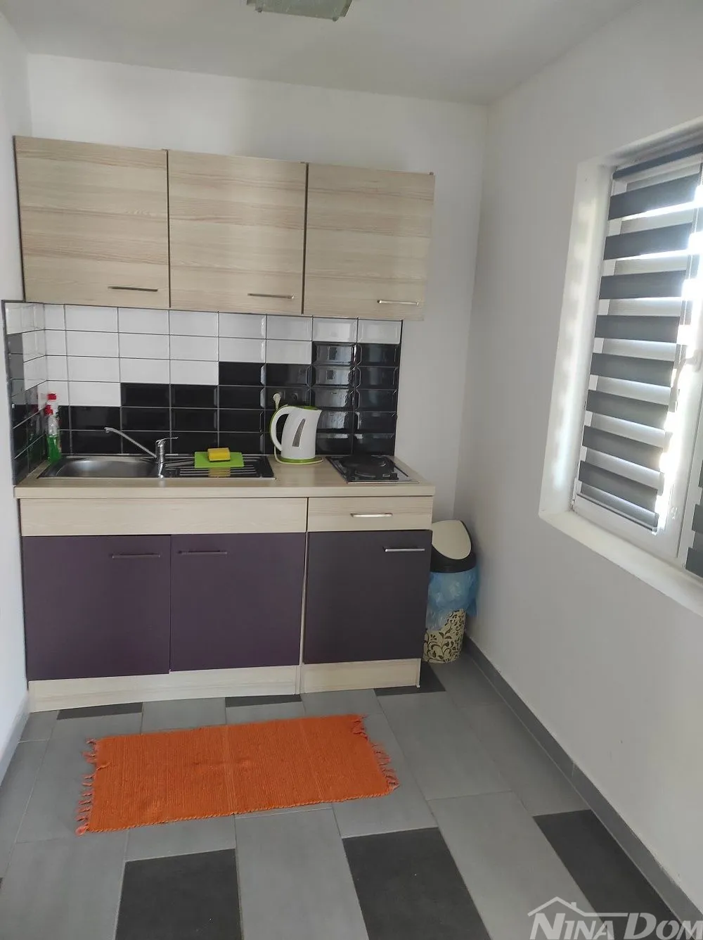 nekretnina s 4 apartmana, krovna terasa s pogledom na more i velebit. - slika 20