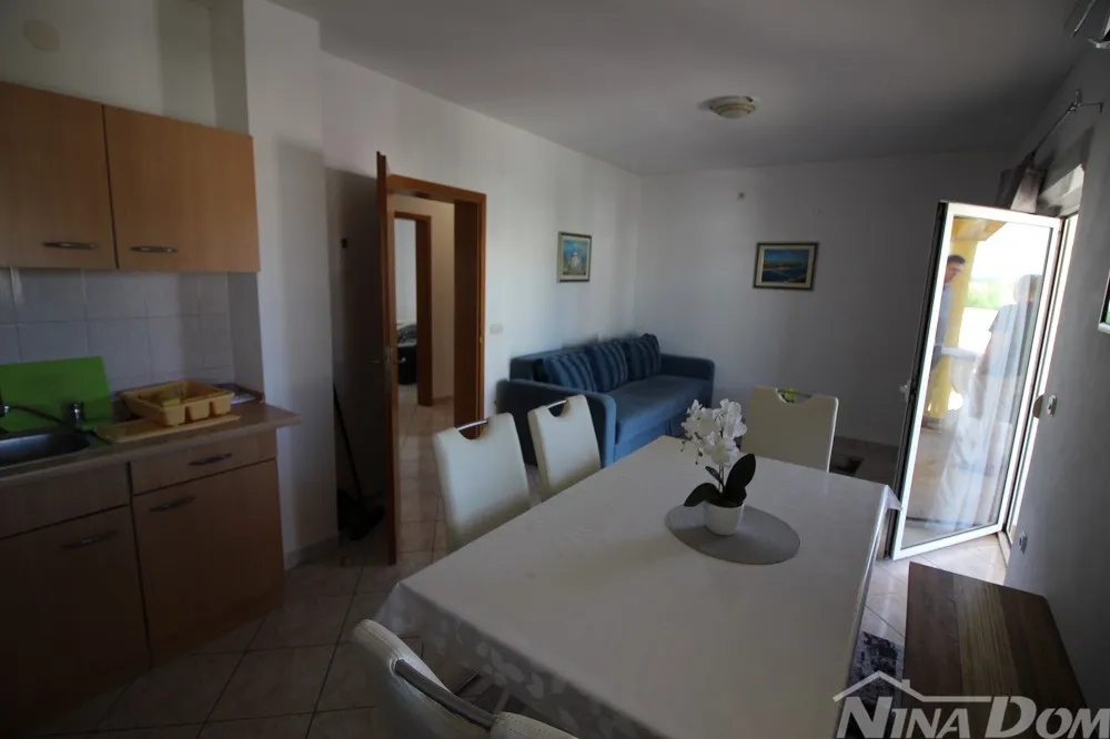 samostojeća kuća s okućnicom 4 stambene jedinice - slika 8