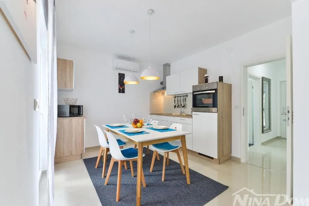 lijepo uređena nekretnina s tri stana bazenom i pomoćnim objektom. - slika 22