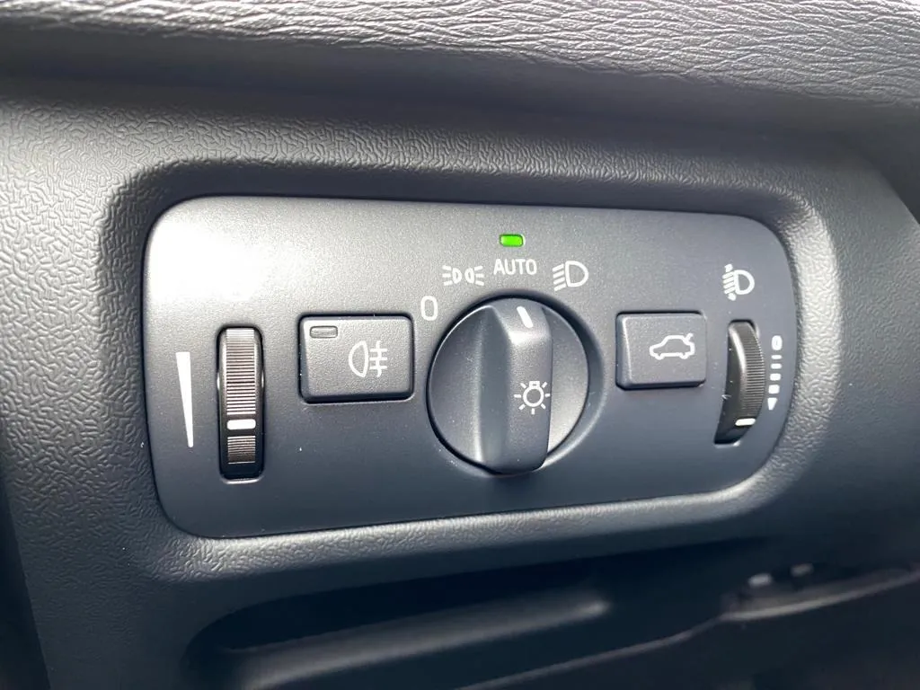 volvo v40 d3 kinetic automatik, navi, tempomat, 4x garancija!!! - slika 13