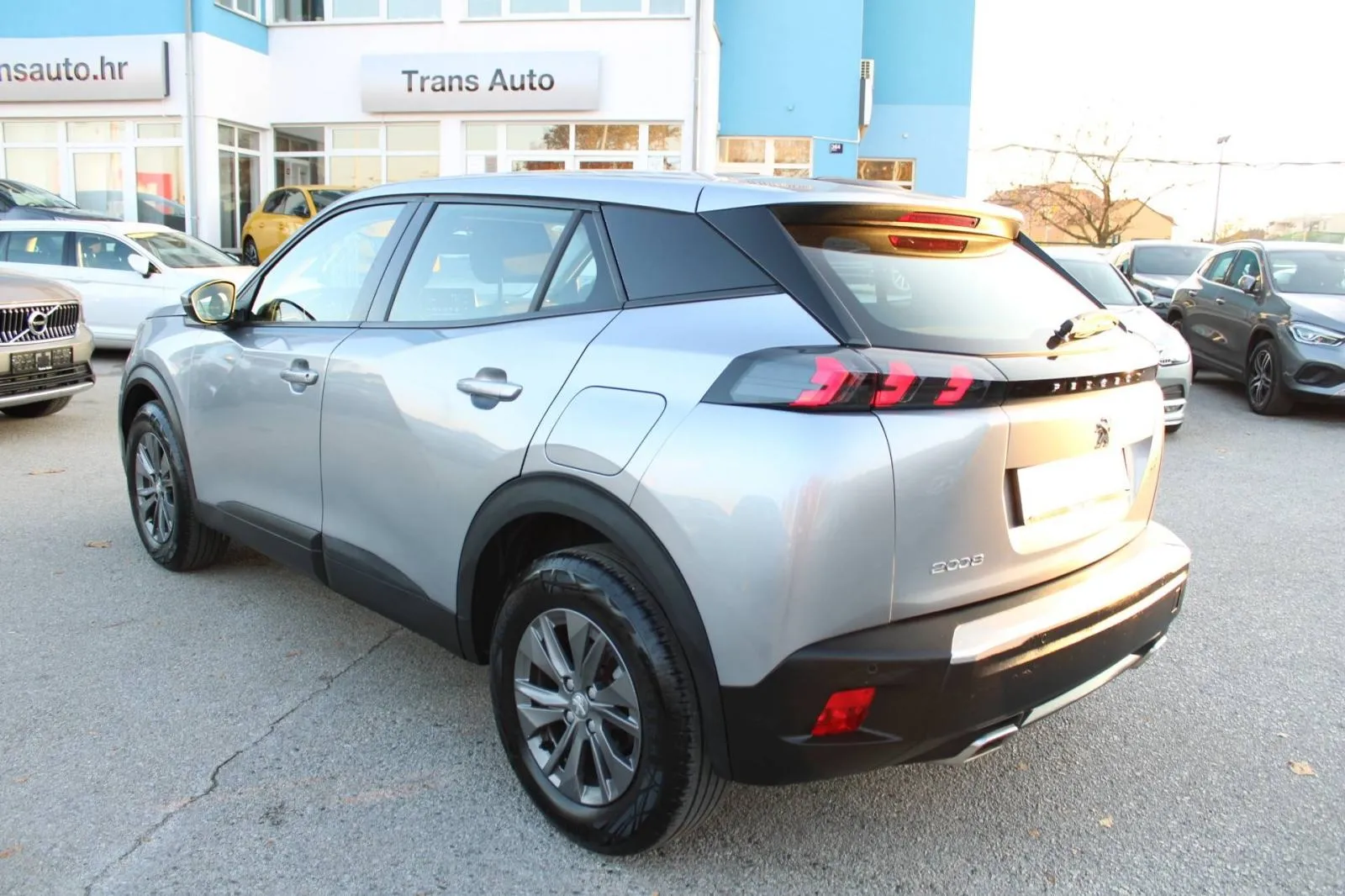 peugeot 2008 1.2 puretech automatik *led, navigacija* - slika 7