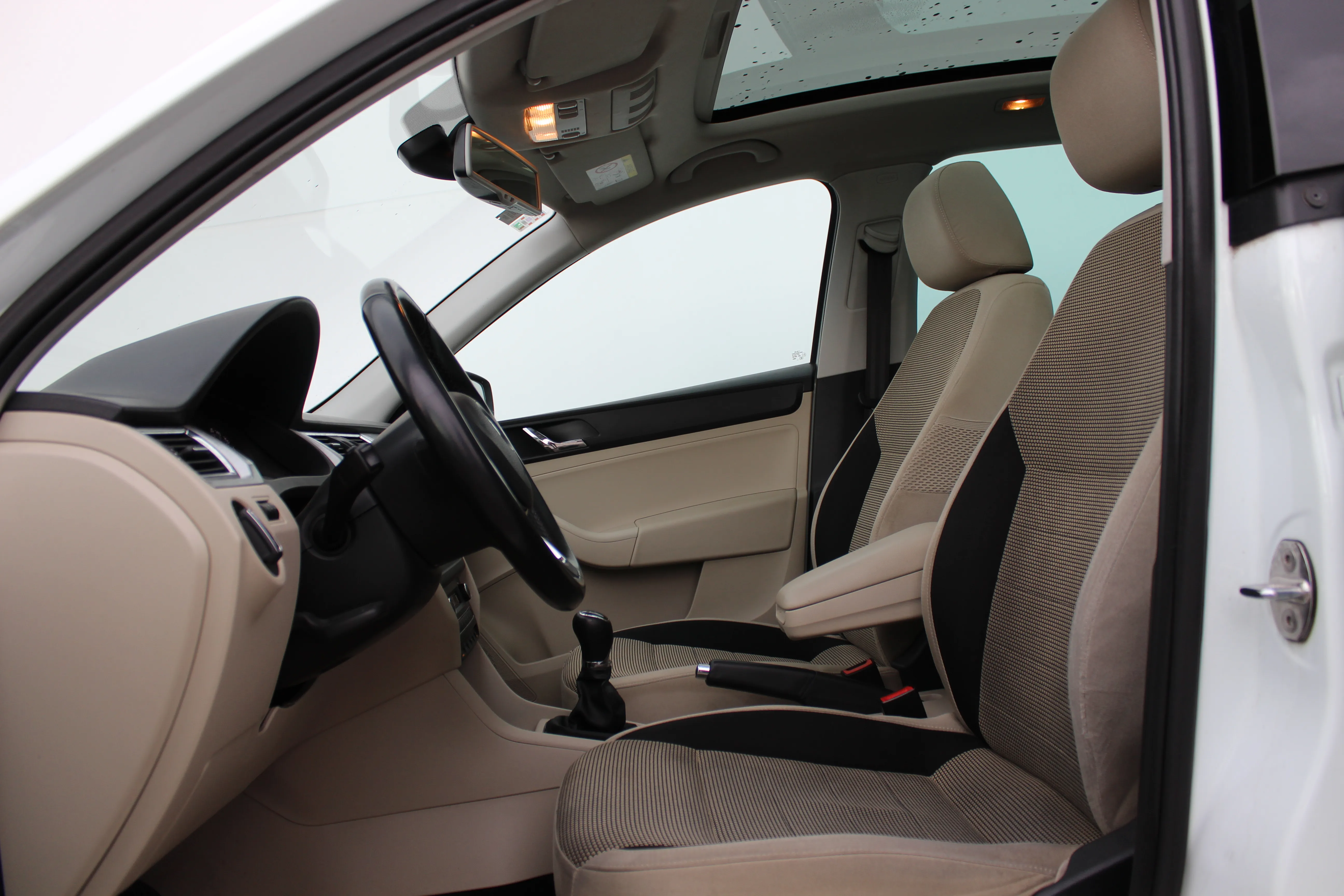 13098 škoda rapid spaceback ambition 1.6 tdi cr - slika 11