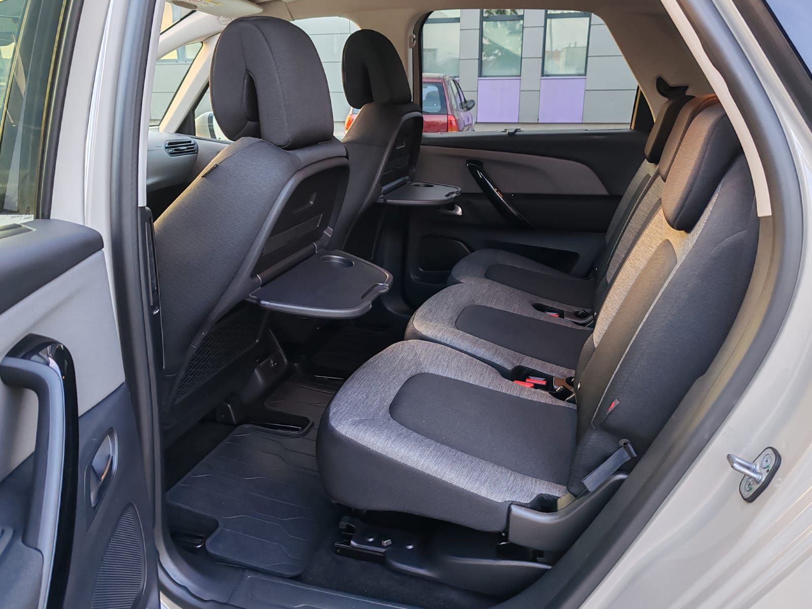 citroën c4 picasso 1,2 s&s seduction ,2016 g. 119000 km. - slika 8