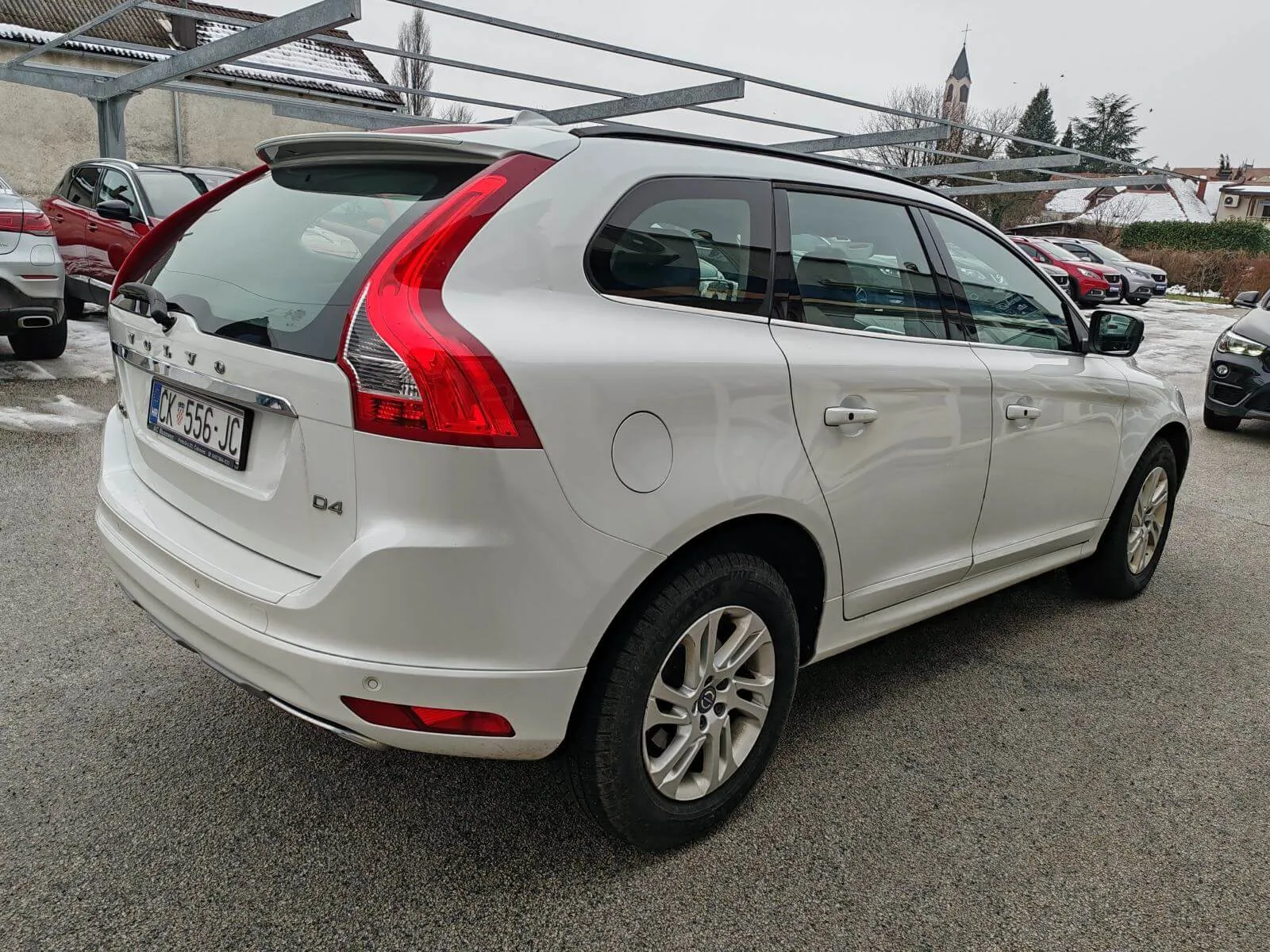 volvo xc60 fwd d4 - slika 8