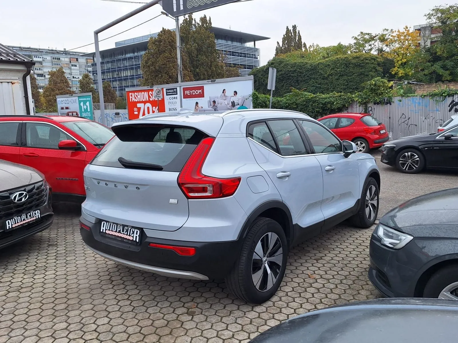 volvo xc40 t4 plug-in hybrid - slika 3