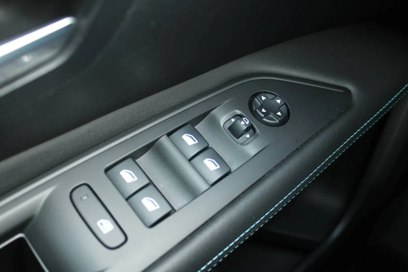 peugeot 3008 phev 225 allure automatik *led, navigacija, kamera* - slika 9