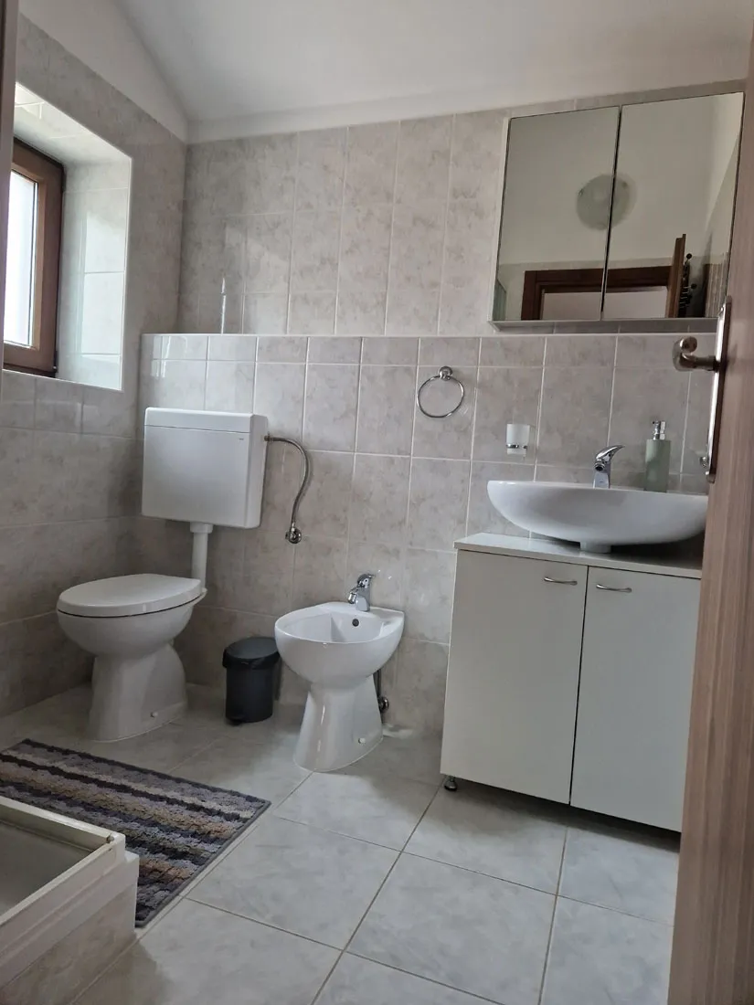 prodaja, tar – dvije kuće s tri odvojena stana - slika 6