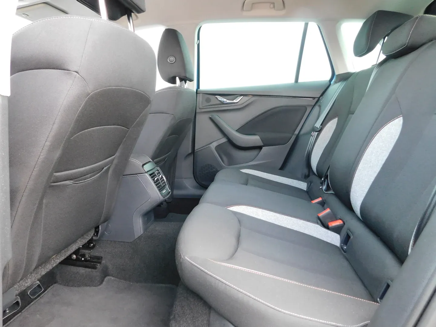 11796 škoda kamiq fl selection 1.0 tsi - slika 11
