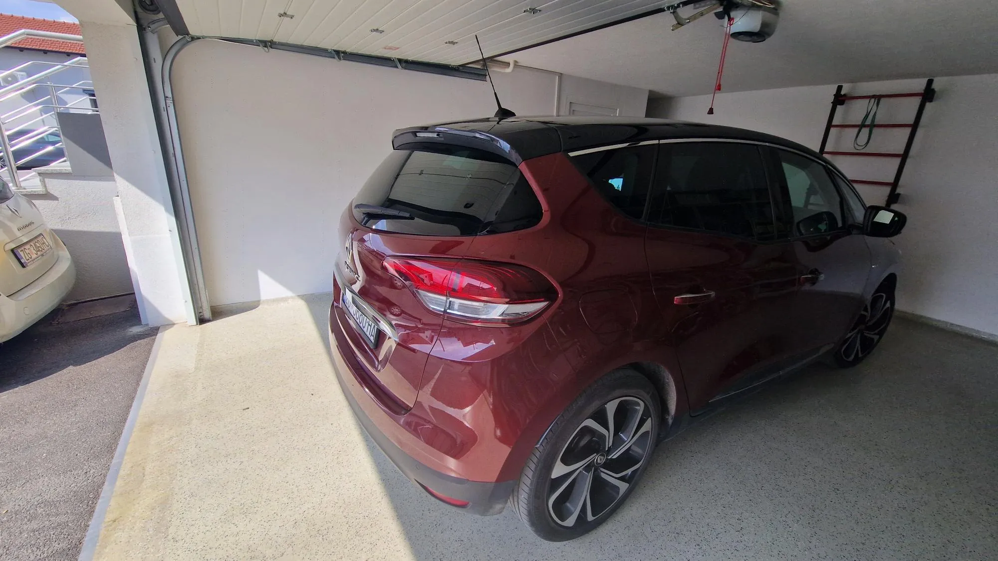 renault scenic 1.7 bose 2019. (prvi vlasnik, reg. 03/2027, nove gume) - slika 13
