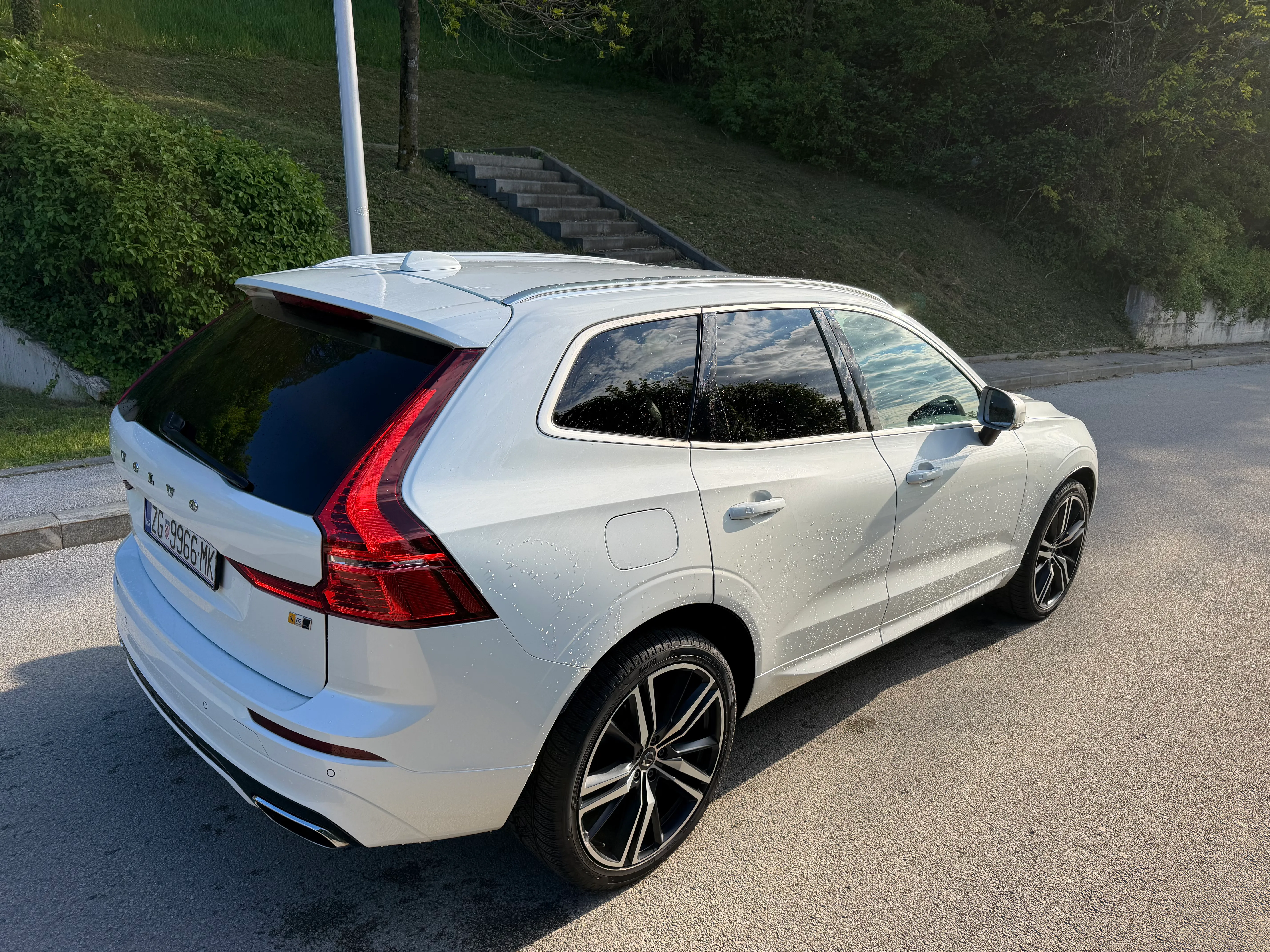 volvo xc60 r design awd d4 automatik - slika 5