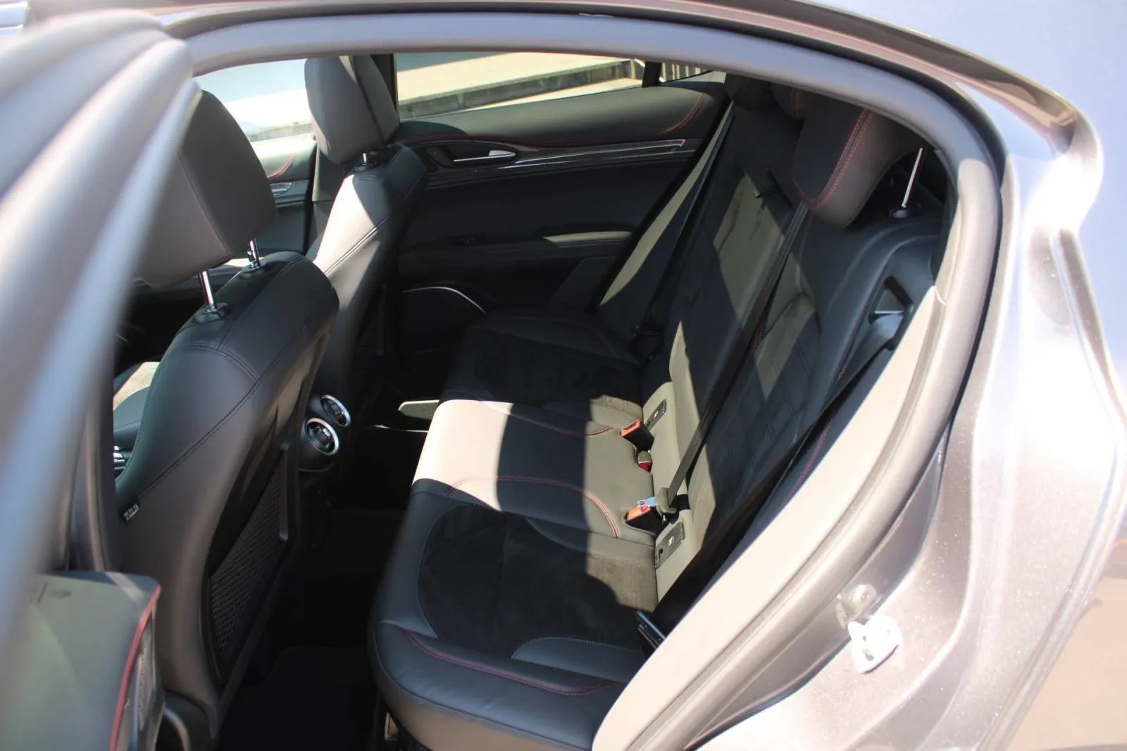 alfa romeo stelvio 2.9 v6 q4 quadrifoglio *panorama, harman kardon, ka - slika 12